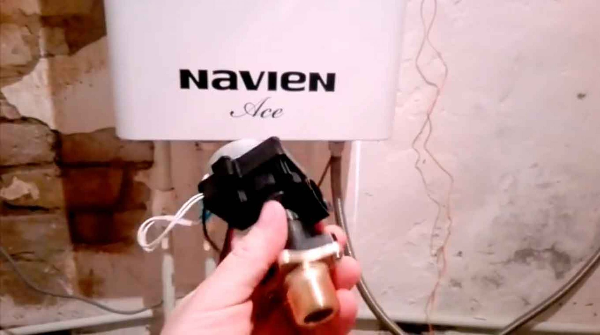 Ремонт трёхходового клапана газового котла Навьен. Газовый котел издает странные звуки посвистывает. Гудит котел навьен